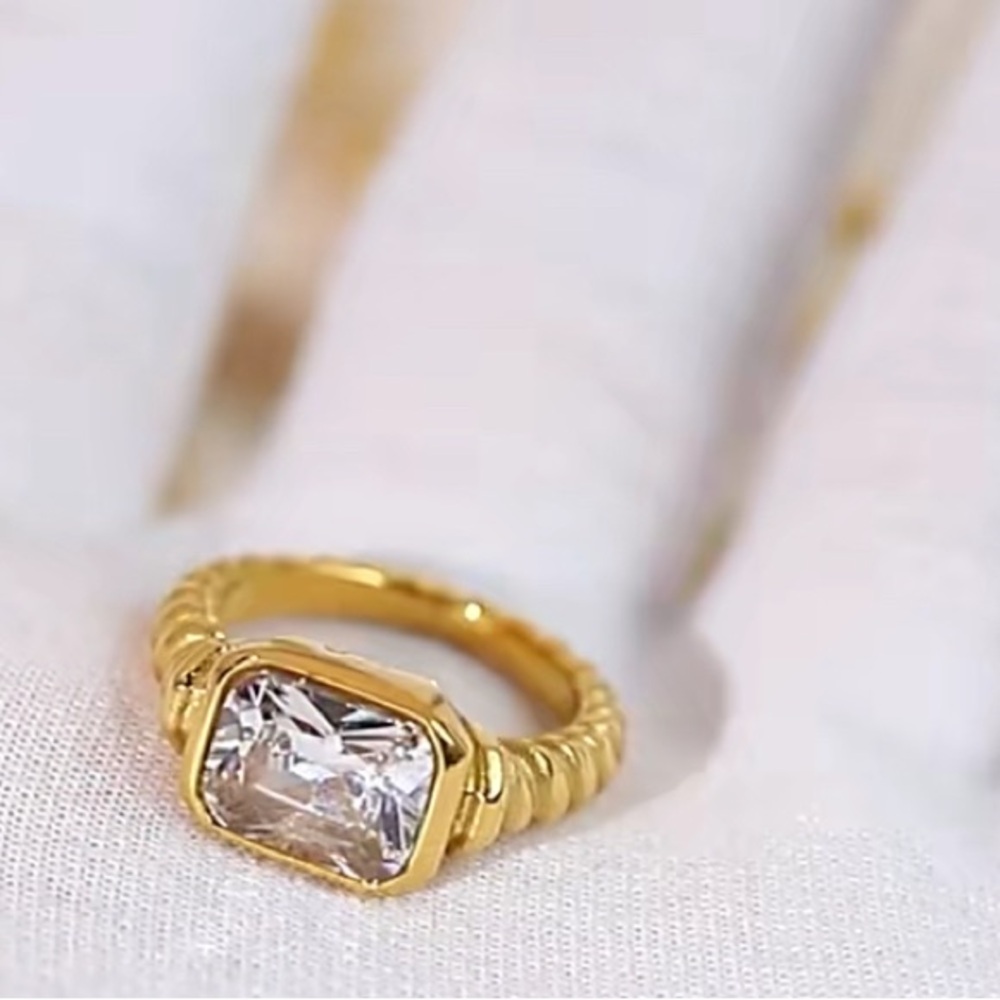 18k vermeil gold size 6 7 8 Elegant Gold Ring with Clear Stone new